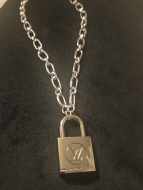 Gorgeous Silver L V Lock Necklace On 16" Chain